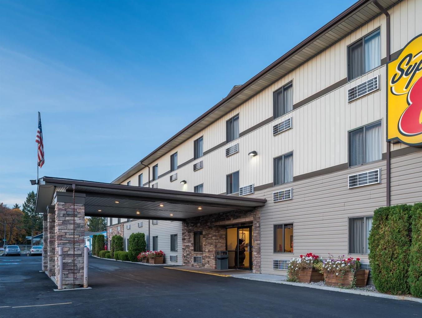 Super 8 By Wyndham Kalispell Glacier National Park Hotel Exterior photo