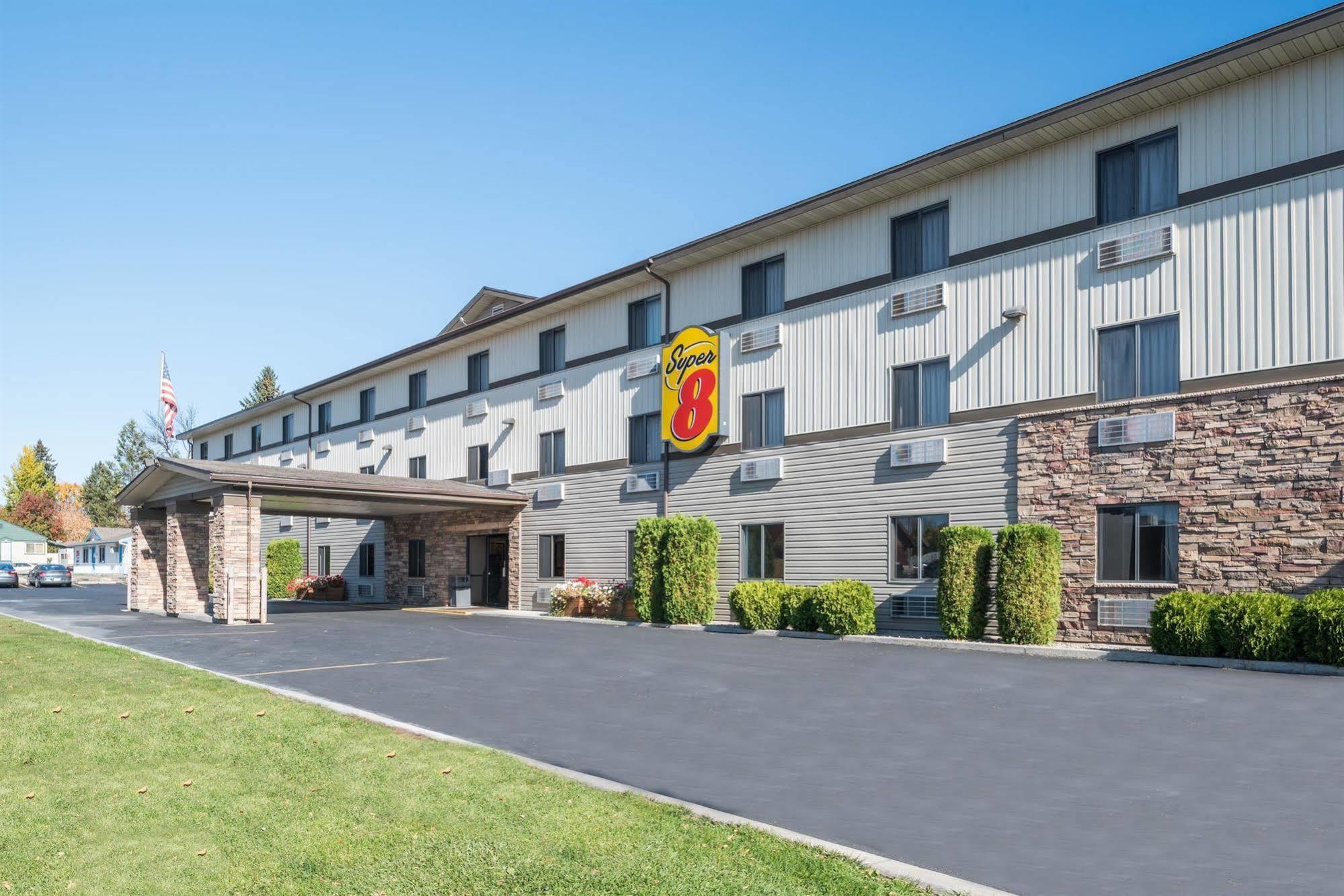 Super 8 By Wyndham Kalispell Glacier National Park Hotel Exterior photo